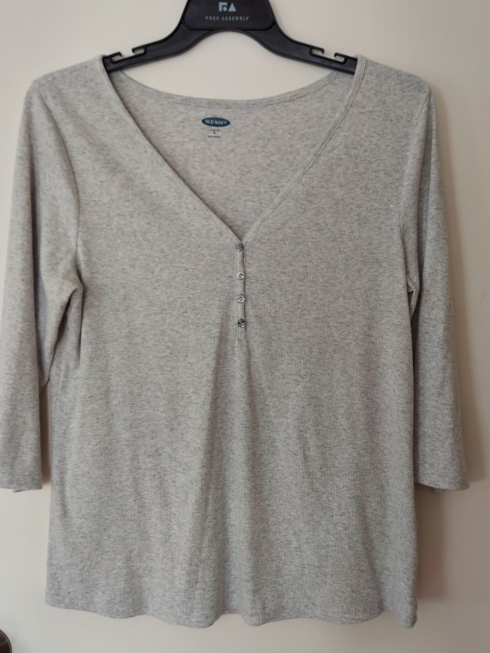 Old Navy Light Heather Gray V-Neck Three-Button 3/4 Sleeve TopSize XL